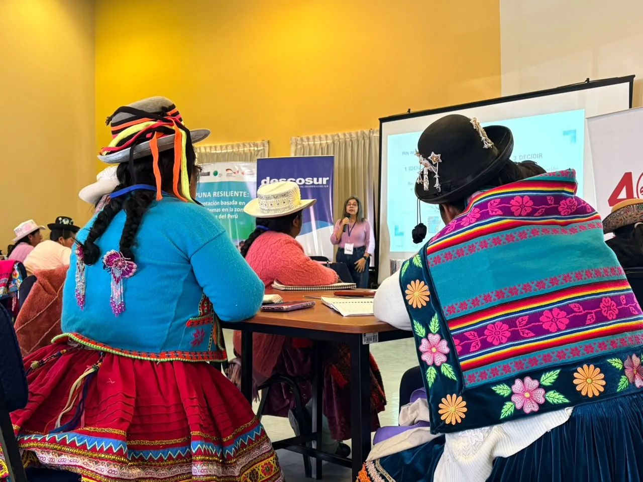 Mujeres que transforman: Sinchi Warmi culmina fortaleciendo su educación financiera y cadenas de valor para alcanzar sus sueños